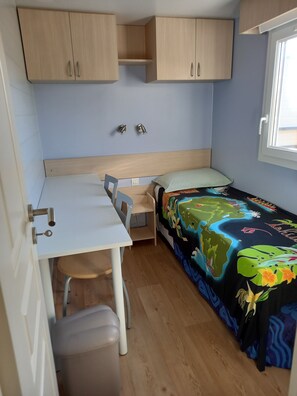 3 bedrooms, desk, iron/ironing board - MOBIL HOME 40 m², 4 persons in Provence Verte. (Rocbaron)