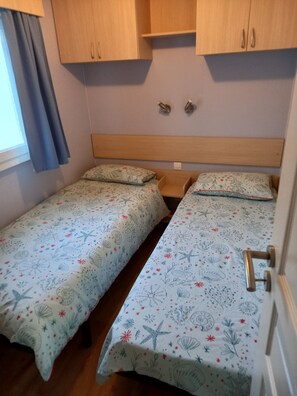3 soverom, skrivebord og strykejern/-brett