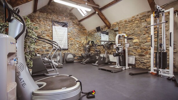A gym with treadmills, elliptical machines, and weightlifting equipment. - CRAFNANT -  a cottage that sleeps 4 guests  in 2 bedrooms (Pwllheli)