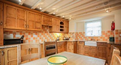 GLASLYN - a cottage that sleeps 4 guests in 2 bedrooms