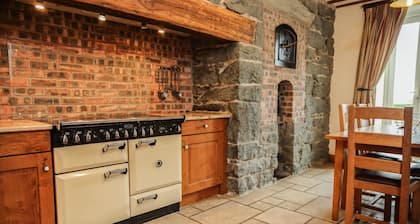 FARM WING - a house that sleeps 4 guests in 2 bedrooms