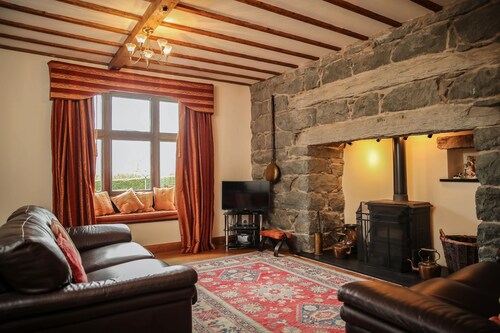 FARM WING -  a house that sleeps 4 guests  in 2 bedrooms