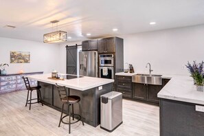 Fridge, microwave, stovetop, dishwasher - Pet-Friendly Las Vegas Home w/ Private Yard! (Las Vegas)