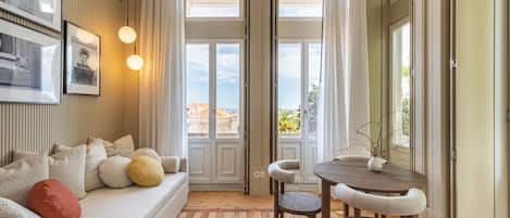 Signature Suite Monument View | Woonruimte | Een smart-tv