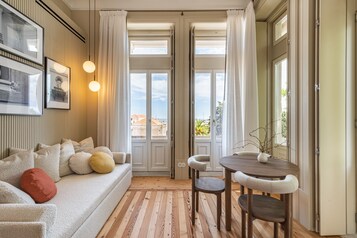 Signature Suite Monument View | Area soggiorno | Smart TV