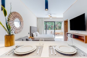 1 habitación, tabla de planchar con plancha, internet y ropa de cama