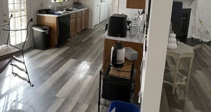 Quiet and relaxing by Norfolk State University downtown Norfolk access to train