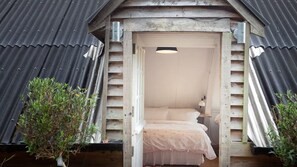 1 bedroom, WiFi, bed sheets - Lofty first floor barn conversion in stunning secluded setting. (Bath)