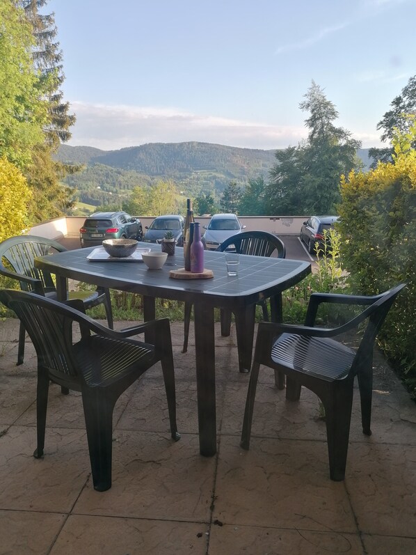 Outdoor dining