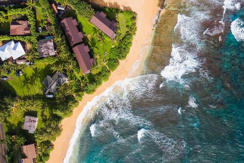 Hale Haena 3 Bedroom Home by RedAwning