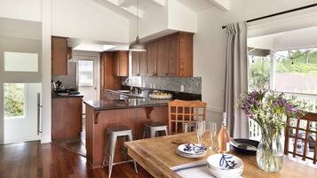 Rumah, 3 kamar tidur | Dapur pribadi | Lemari es, oven, mesin pembuat kopi/teh, dan pemanggang roti