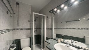 تجهيزات دش، مجففات شعر، مناشف