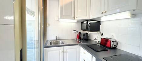Fridge, microwave, stovetop, coffee/tea maker