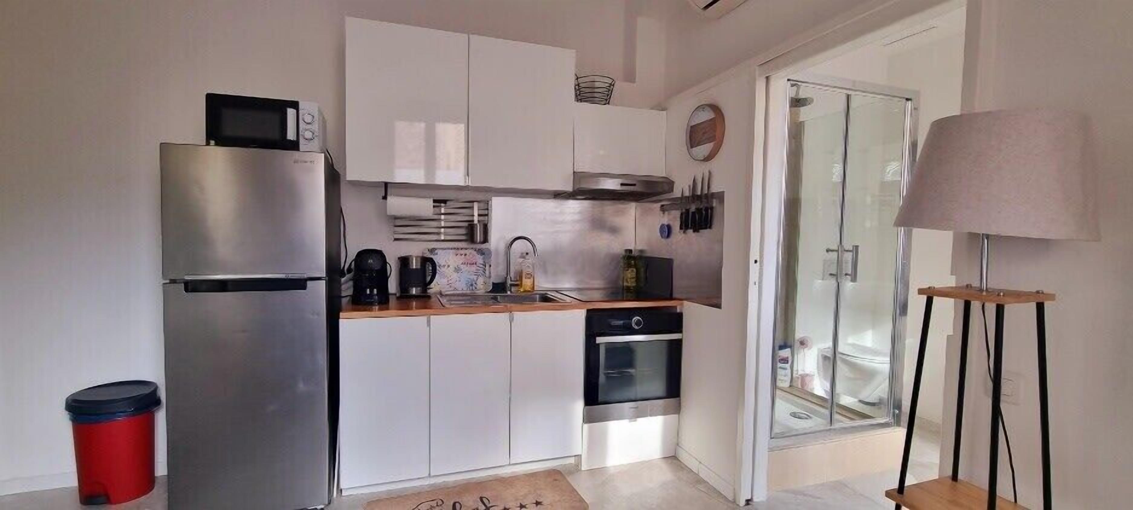 Fridge, microwave, oven, coffee/tea maker