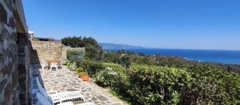 Atypical house with garden in Bormes-les-Mimosas