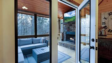Cabin, Multiple Beds, Hot Tub, Garden View | Interior