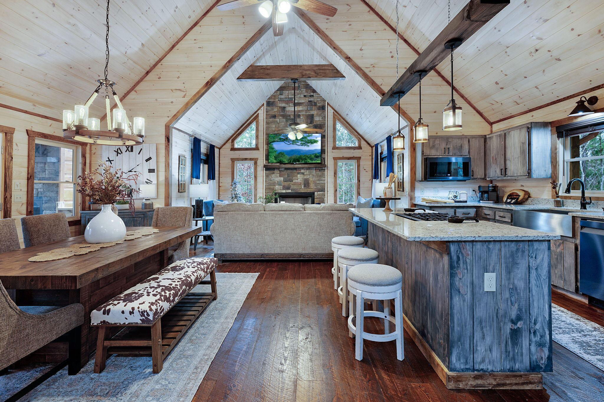 Cabin, Multiple Beds, Hot Tub, Garden View | Private kitchen | Fridge, microwave, oven, stovetop