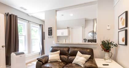 New! Upper Flat 1BR Near Downtown Mt. Clemens