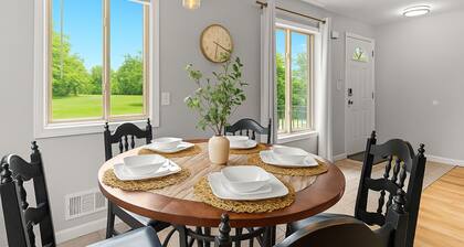 Cozy 2BR Condo in Great Location | King Bed