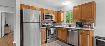 Cozy 2BR Condo in Great Location | King Bed