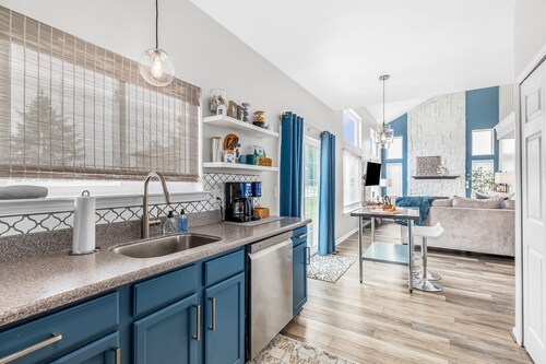 Easy Stay in Anchor Bay - Gym | Theater | Sleeps12