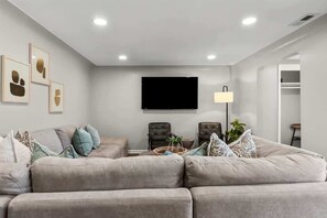 TV, lareira, escritórios