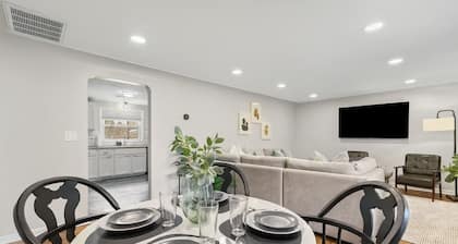 NEW! Relaxing & Peaceful 2 BR FLAT | Top Location