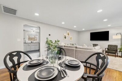 NEW! Relaxing & Peaceful 2 BR FLAT | Top Location