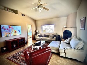 スマートテレビ、DVD プレーヤー、ビデオライブラリ、ステレオ