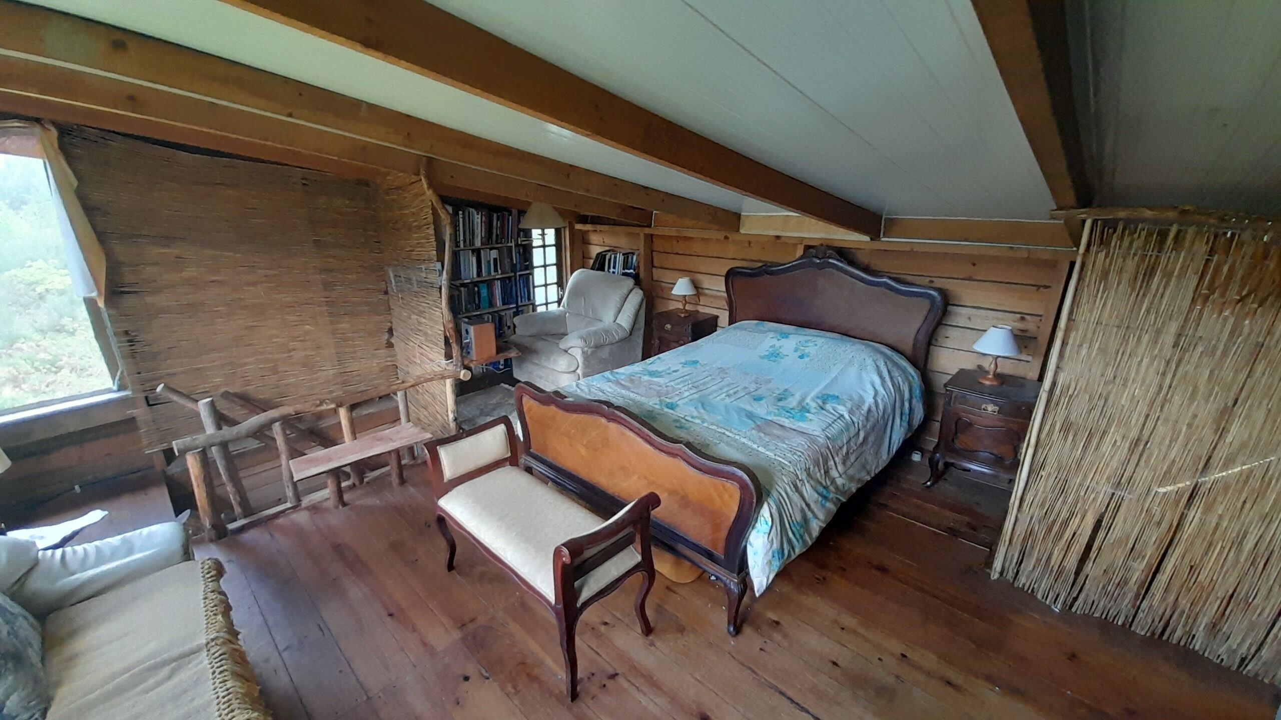 1 bedroom, desk, bed sheets