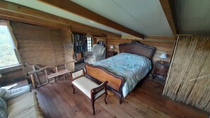 1 habitación, escritorio y ropa de cama 