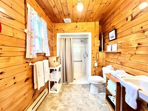 Shower, hair dryer, towels, soap - Stargazers Cove Cottages: OTTER COTTAGE (Middleton)