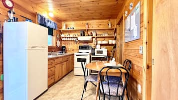 雪櫃、微波爐、廚房用具/餐具/器皿