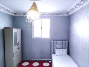 1 dormitori i roba de llit