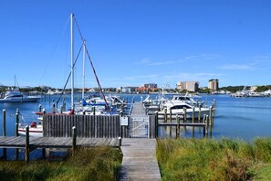Condo, 3 Bedrooms | Marina