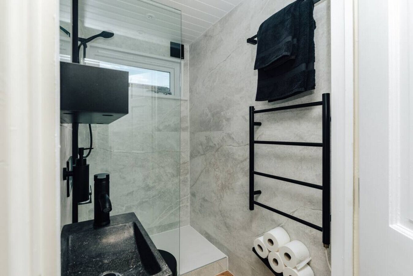 Studio | Bathroom | Toilet paper