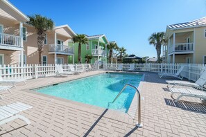 Outdoor pool - Aqua Vista (Panama City Beach)