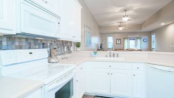 House, Multiple Beds, Kitchen, Partial Ocean View | Private kitchen | Fridge, microwave, oven, stovetop