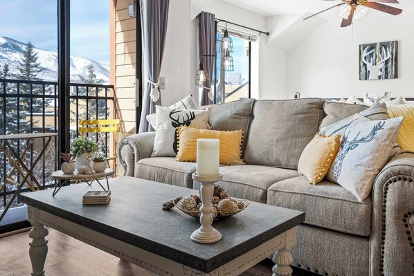 Studio Suite, 1 King Bed with Sofa bed, Hot Tub, Mountain View | Living area | 65-inch flat-screen TV with digital channels, fireplace