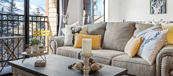 Cozy PC Condo Top Floor Studio