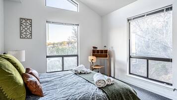 Rumah, Beberapa Tempat Tidur, balkon, pemandangan kolam renang | 5 kamar tidur dan didekorasi berbeda-beda