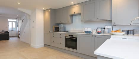 Dishwasher, cookware/dishes/utensils