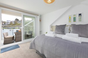 3 kamar tidur dan didekorasi berbeda-beda