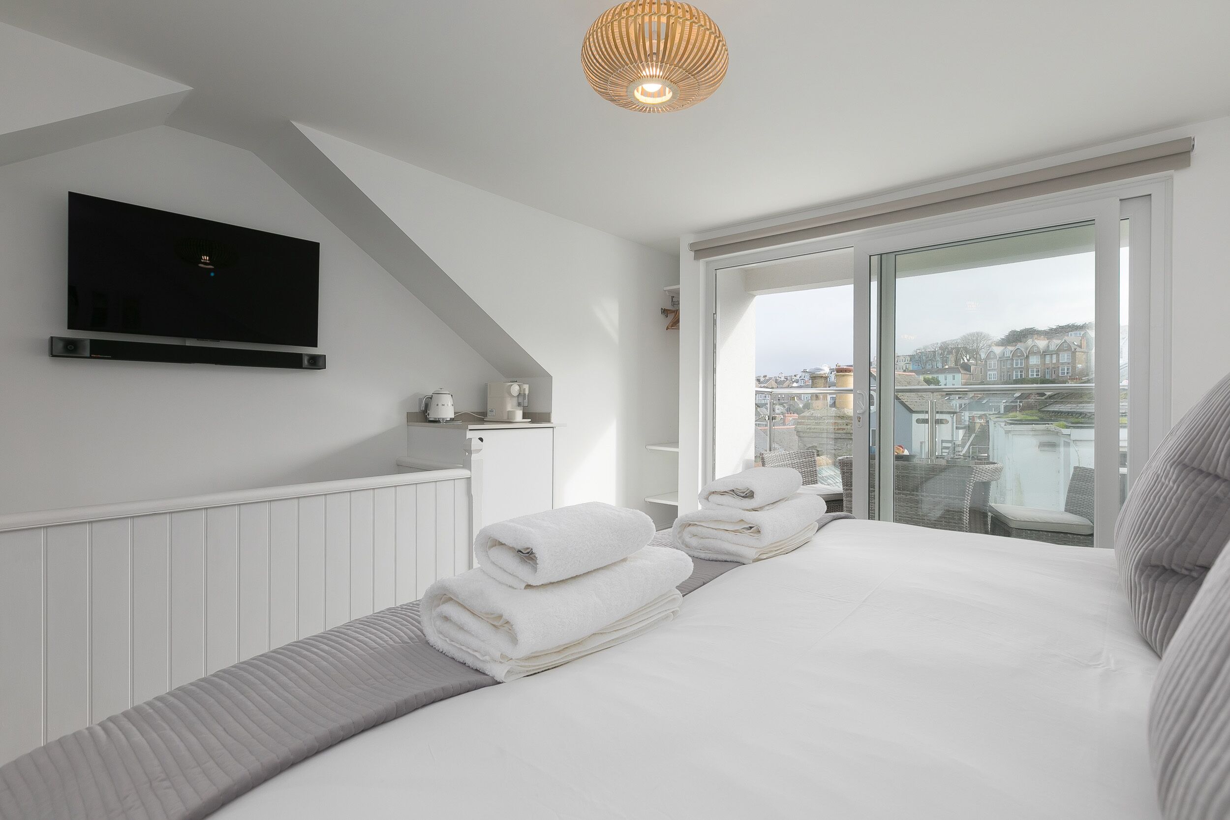 3 habitaciones, decoración personalizada y muebles diferentes 