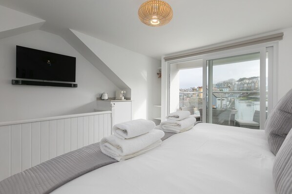 3 bedrooms, individually decorated, individually furnished, free WiFi - Pebbles (St Ives)