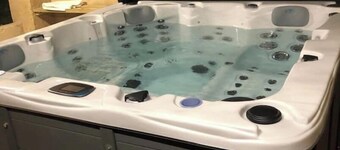 Charming gîte with jacuzzi, baby, river pond