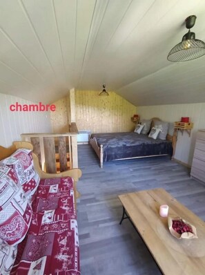 1 Schlafzimmer, Schreibtisch, Reisekinderbett, WLAN