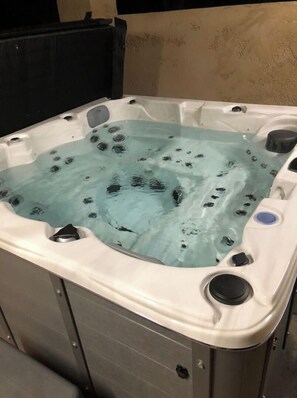 Property grounds - Charming gîte with jacuzzi, baby, river pond (Belonchamp)