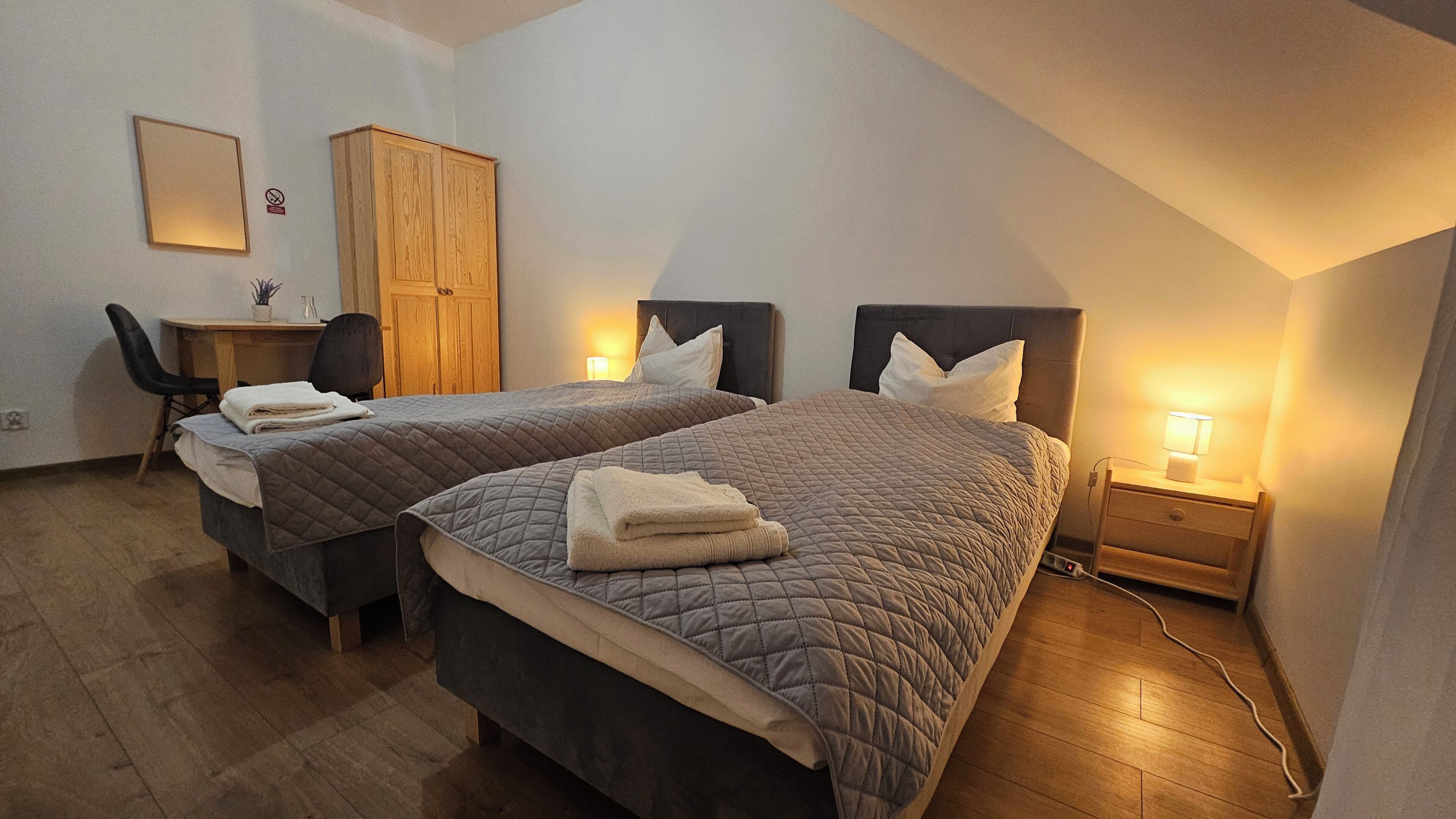 7 habitaciones, caja de seguridad en la habitación y escritorio 