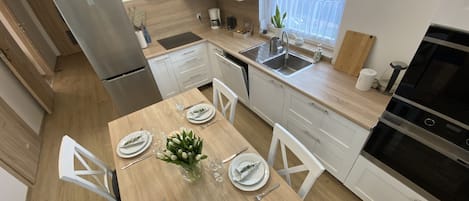 Fridge, microwave, oven, stovetop